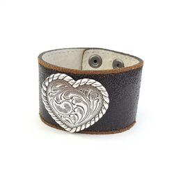 Vintage w. Distressed Leather Band w. Silver Heart